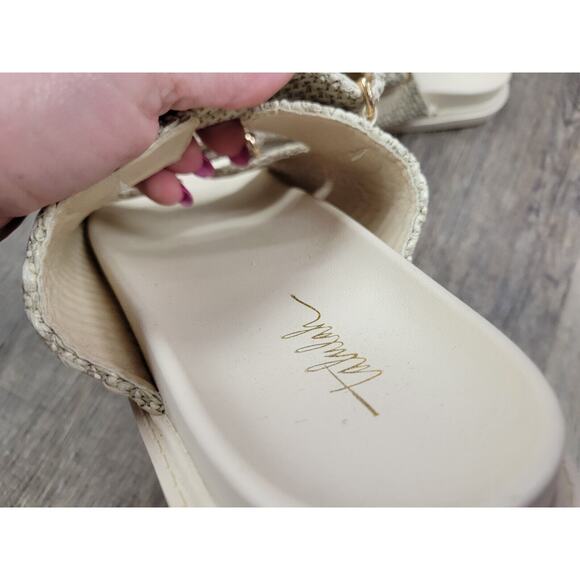 Talulah Women's 11 Beige Ivory Cream Sandal Slides Gold Trim Shoes Beach Resort - Picture 3 of 8